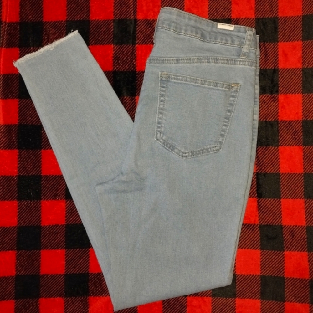 Almost Famous Blue Cropped Jeans